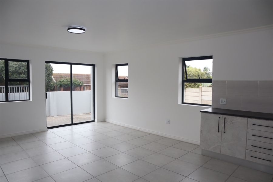 5 Bedroom Property for Sale in Wavecrest Eastern Cape